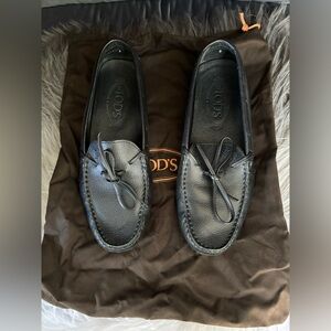 Classic Tod's Black Leather Gommino Loafers with Heel Size 8